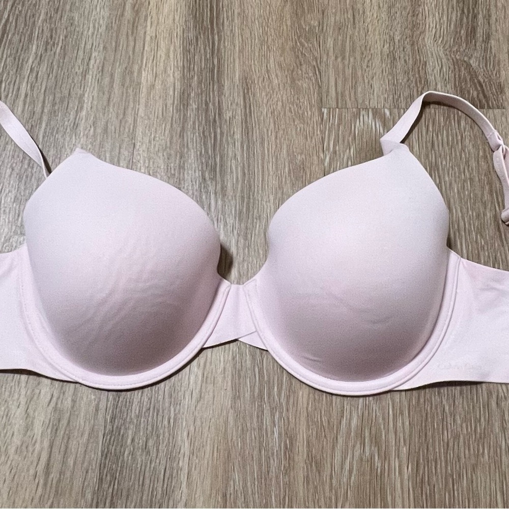 Calvin Klein T shirt bra